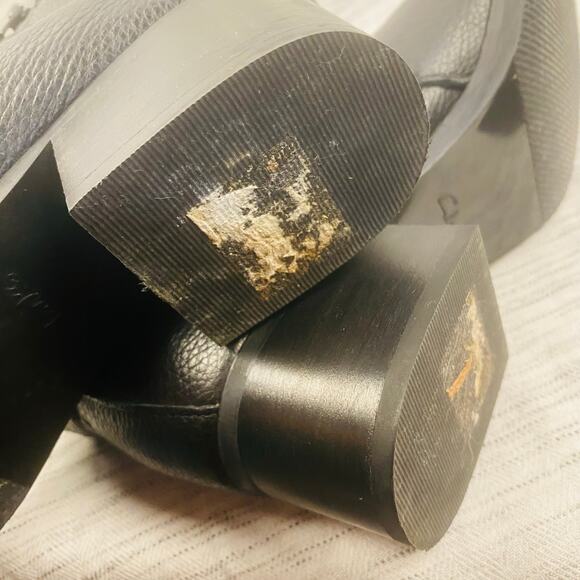 Clarks Black Pebbled Leather Side Zip Buckle Ankle Bootie Size 10 Goth Casual - Picture 9 of 10